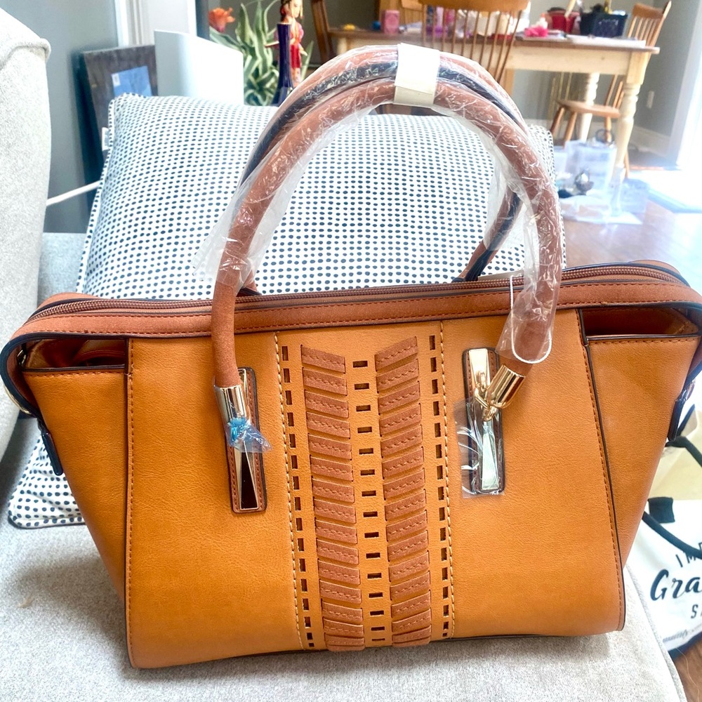 NWT Gorgeous Purse
Faux Leather Purse  perfect brand new! - Picture 2 of 3